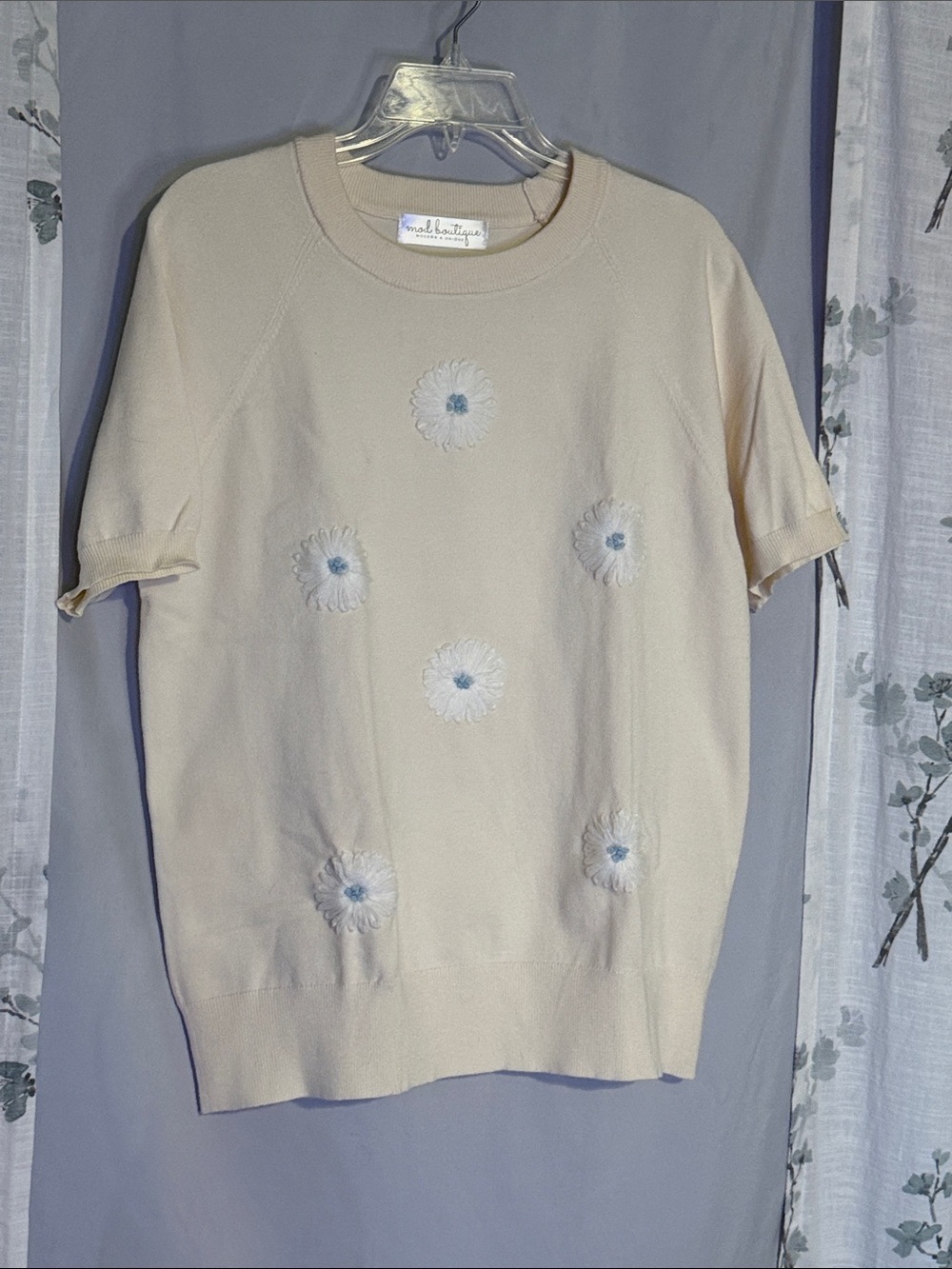 Women’s Cream Short-Sleeve Knit Top with Embroidered Daisies -